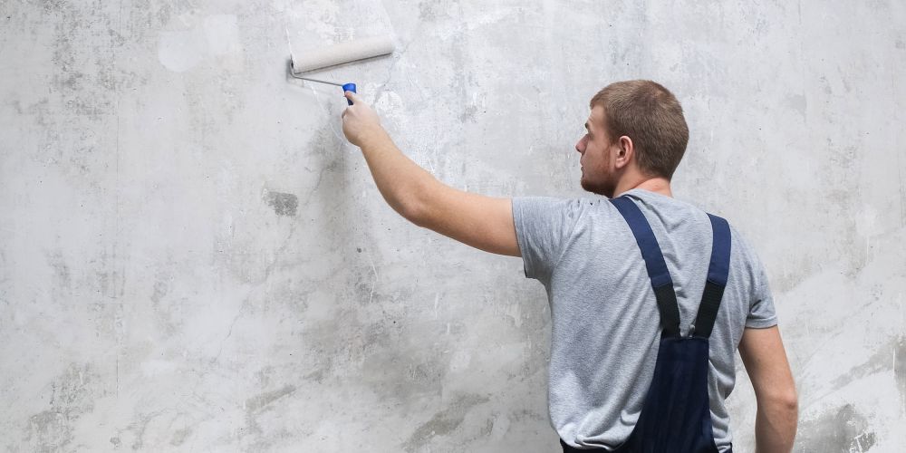 Home 16 Malerarbeiten in Kaufbeuren – frisch gestrichene Wand von Endraß Umzüge